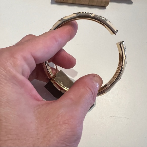 Small White Rhinestone Starfish Enamel Hinged Bracelet - Picture 4 of 4